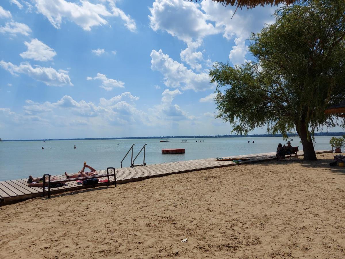 Tulipan Bungalow Camping Resort เจเนชดิแอช ภายนอก รูปภาพ