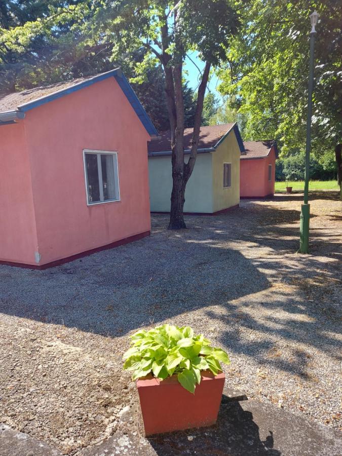 Tulipan Bungalow Camping Resort เจเนชดิแอช ภายนอก รูปภาพ