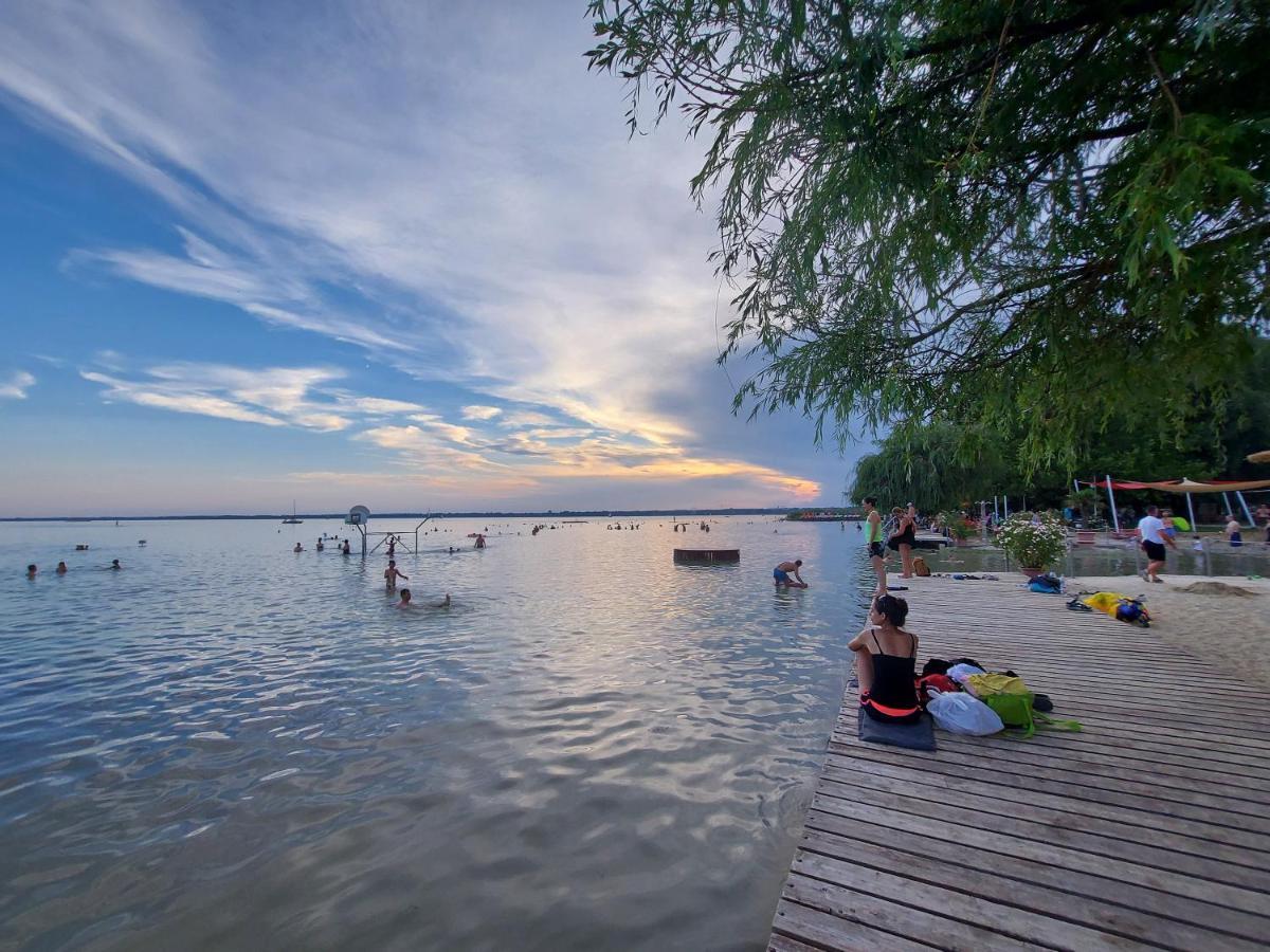 Tulipan Bungalow Camping Resort เจเนชดิแอช ภายนอก รูปภาพ