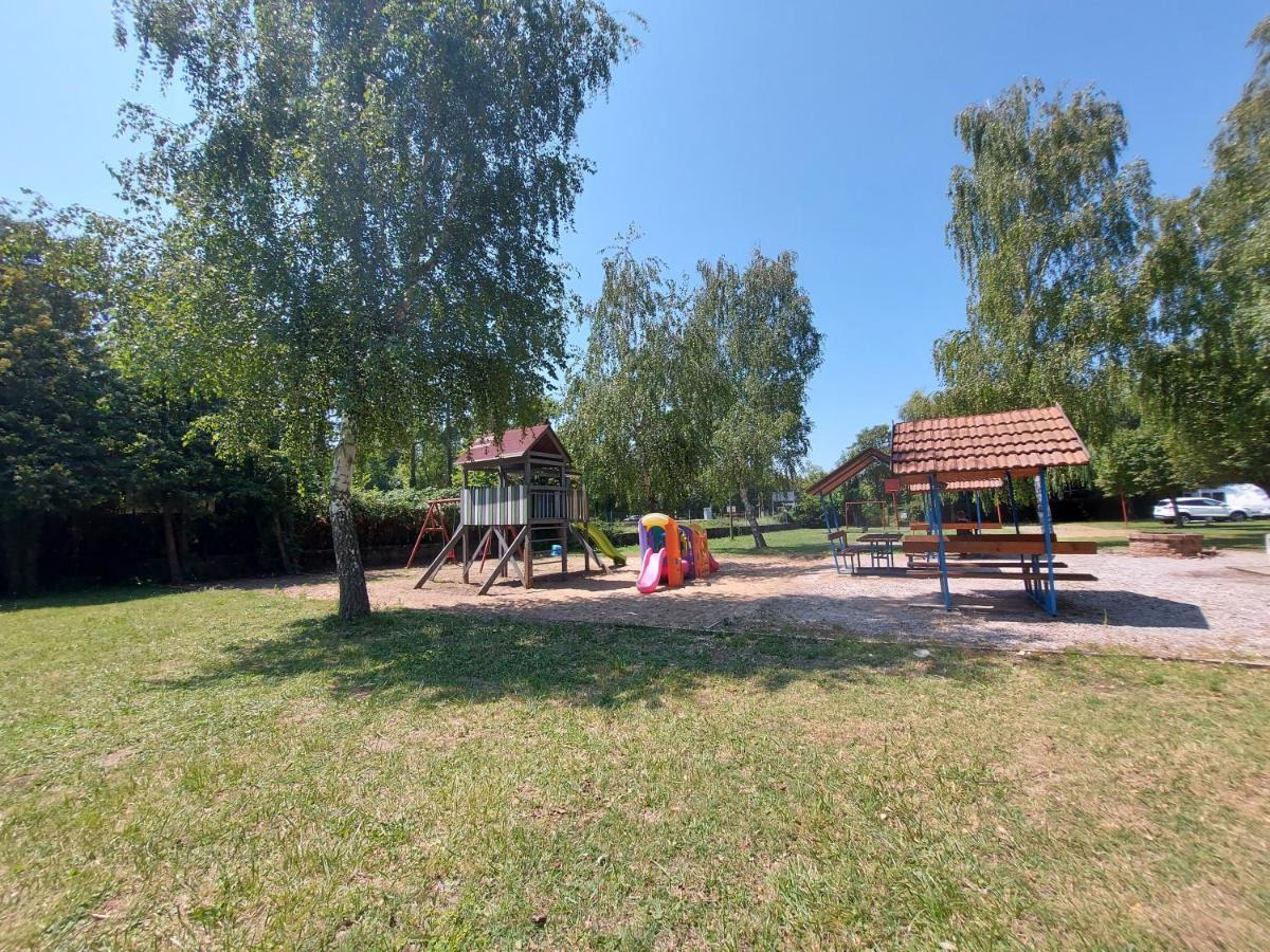 Tulipan Bungalow Camping Resort เจเนชดิแอช ภายนอก รูปภาพ