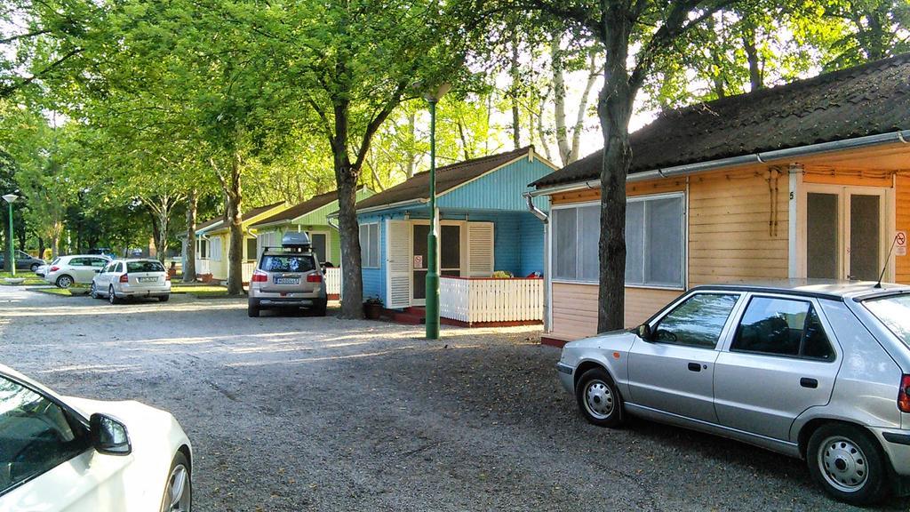 Tulipan Bungalow Camping Resort เจเนชดิแอช ภายนอก รูปภาพ